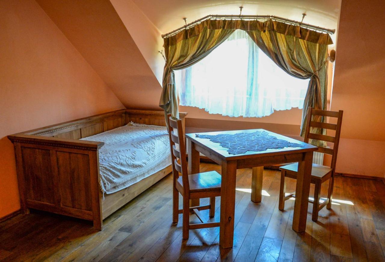 Karczma Regionalna Hotel Goscinna Chata Wysowa-Zdroj Exterior photo