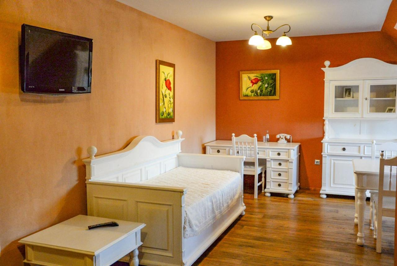 Karczma Regionalna Hotel Goscinna Chata Wysowa-Zdroj Exterior photo