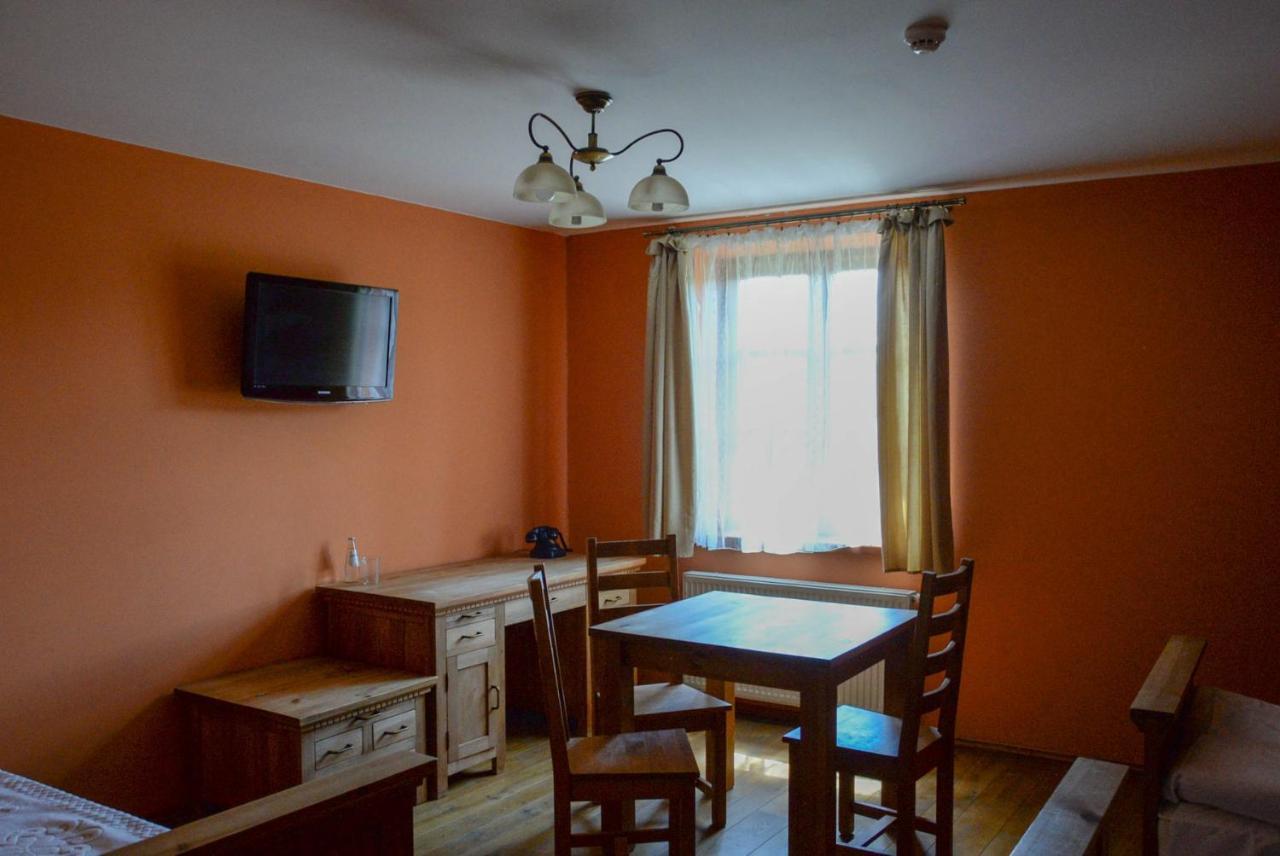 Karczma Regionalna Hotel Goscinna Chata Wysowa-Zdroj Exterior photo